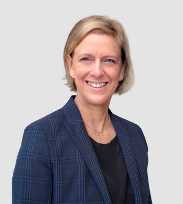 Sarah Paquet, Administrator
